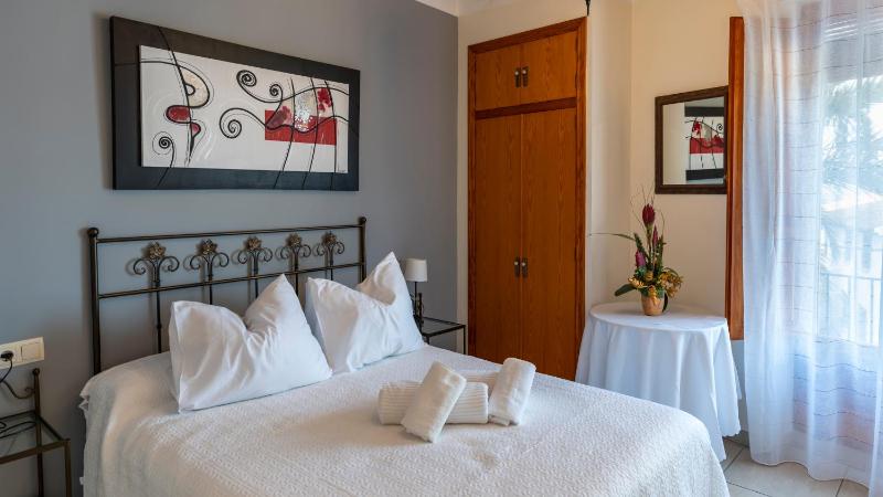 Deluxe Double Room image 2