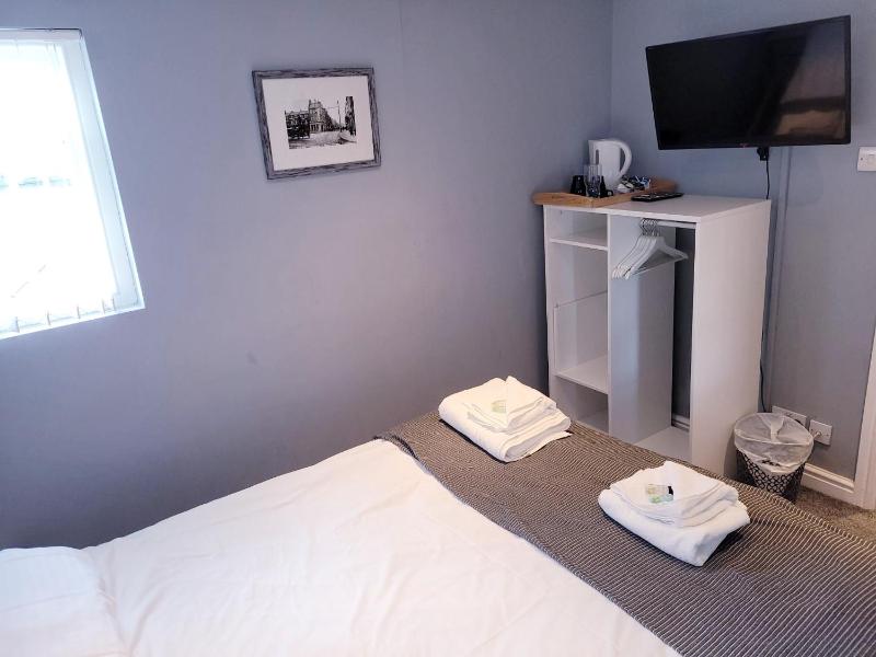 Economy Double Room image 3