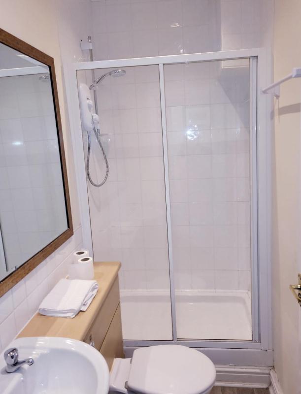 Double Room image 4