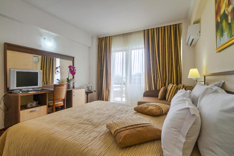 Double Room image 3