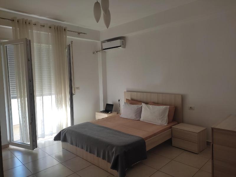 COMFY CITY CENTER APARTMENT - image 4