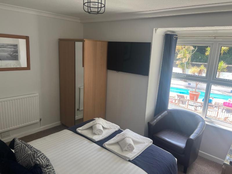 Small Double Room image 1