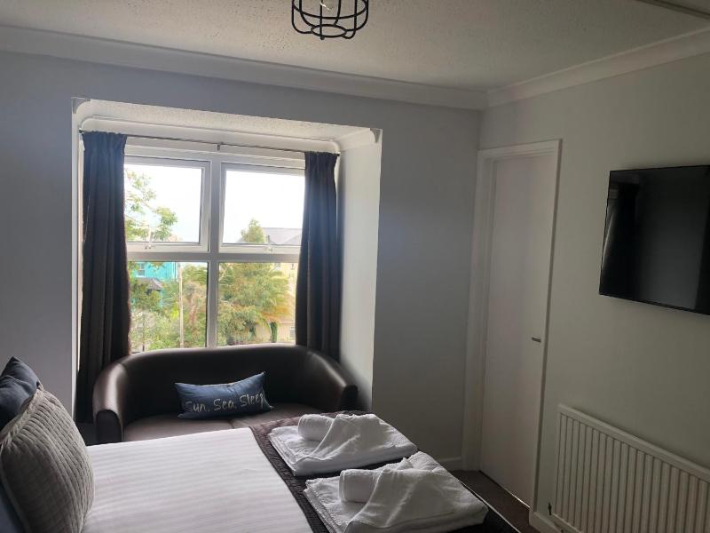 Double Room with Sea View image 2