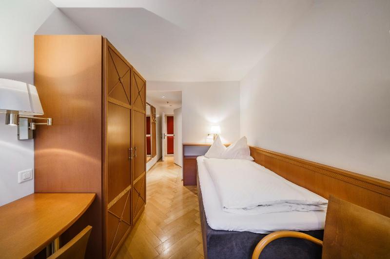 Standard Single Room image 1