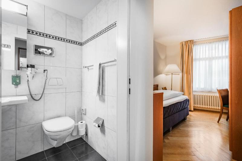 Standard Single Room image 3