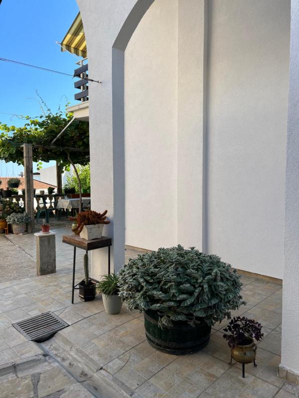 Three-Bedroom Apartment with Terrace and Sea View image 4