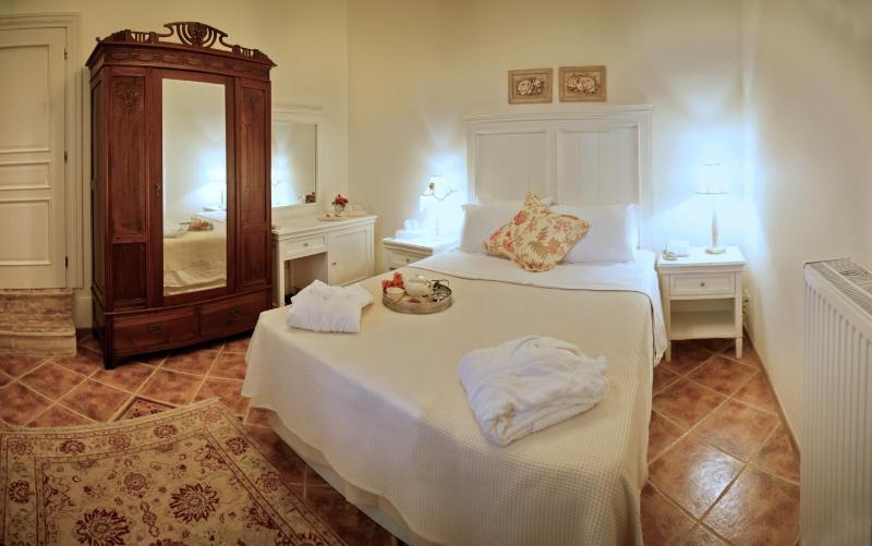 Large Double Room image 1