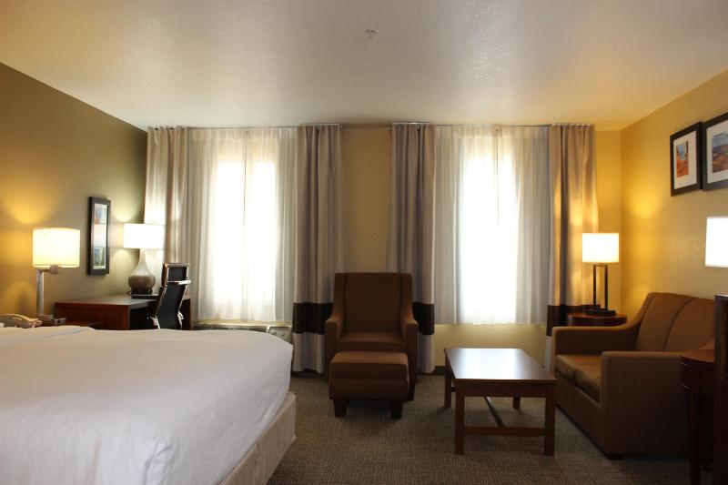 King Suite - Non-Smoking image 2