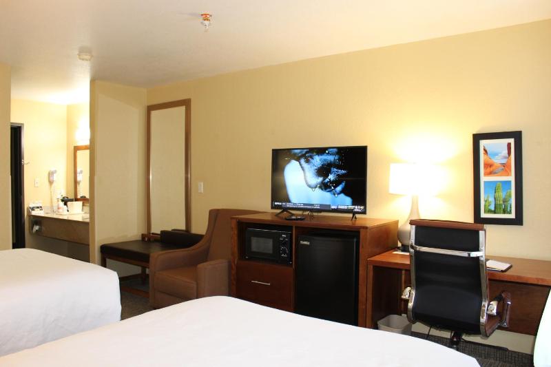 Double Room with Two Double Beds - Non-Smoking image 3