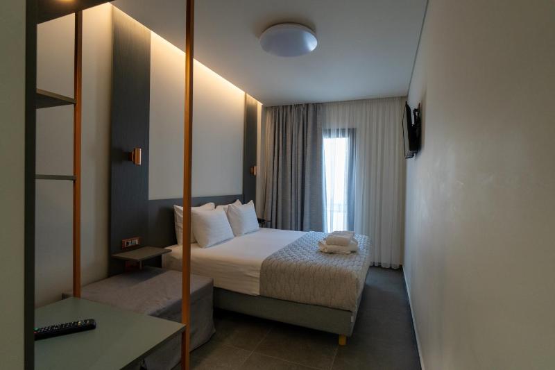 Deluxe Double Room image 3