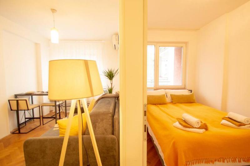Yellow Circles Apt. on great location NEW - image 15