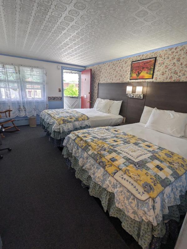 Double Room with Two Double Beds - Non-Smoking image 4