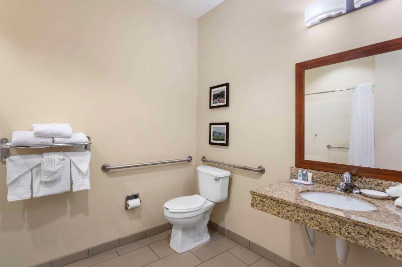 King Room - Accessible/Non-Smoking image 3