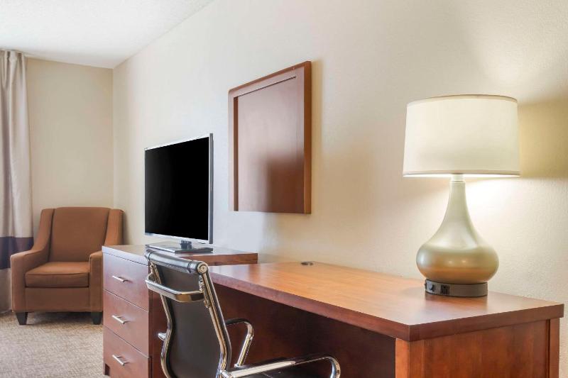 Queen Suite with Three Queen Beds and Sofa Bed - Non-Smoking image 2