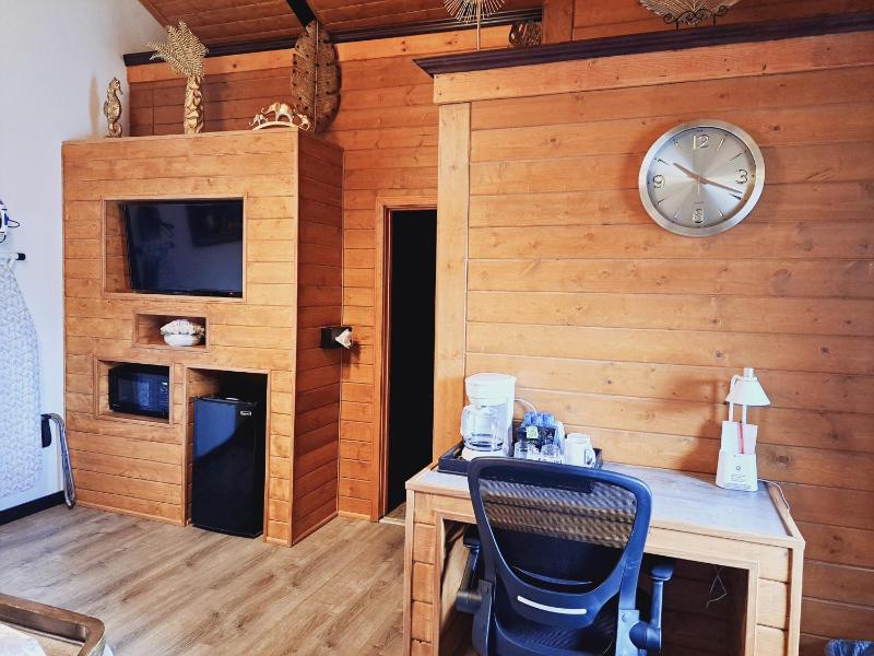 Luxury Suite with Spa Bath image 3