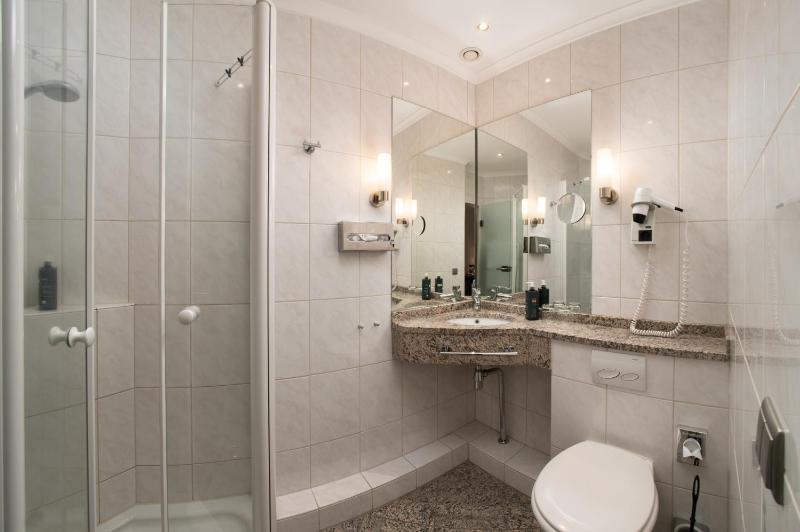 Small Double Room image 2