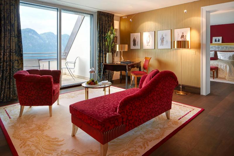 Deluxe Suite with Lake View image 2