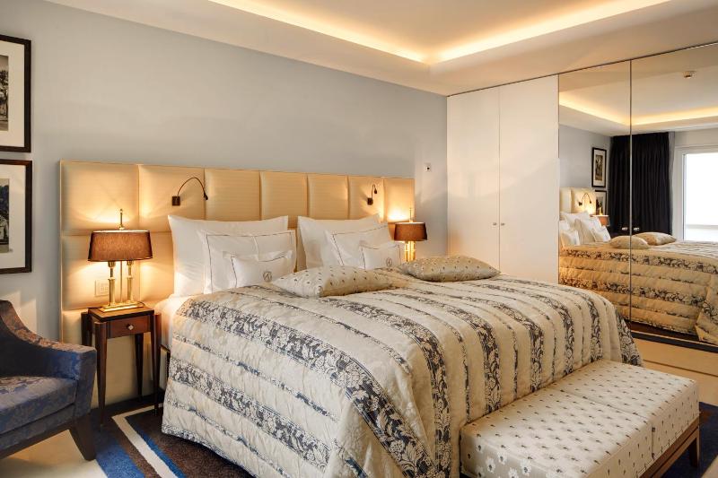 Suite with Lake View image 4