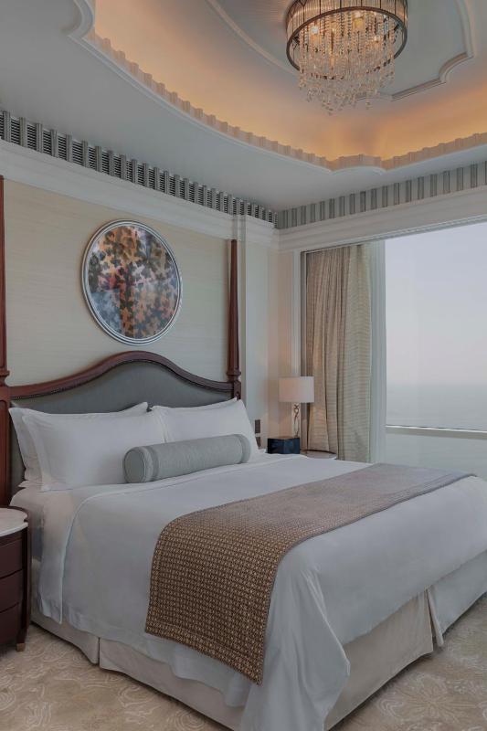 Grand Deluxe Suite, 1 Bedroom Suite, 1 King, Sea view image 1