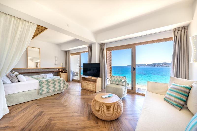 Junior Suite with Sea View (2 Adults) image 1