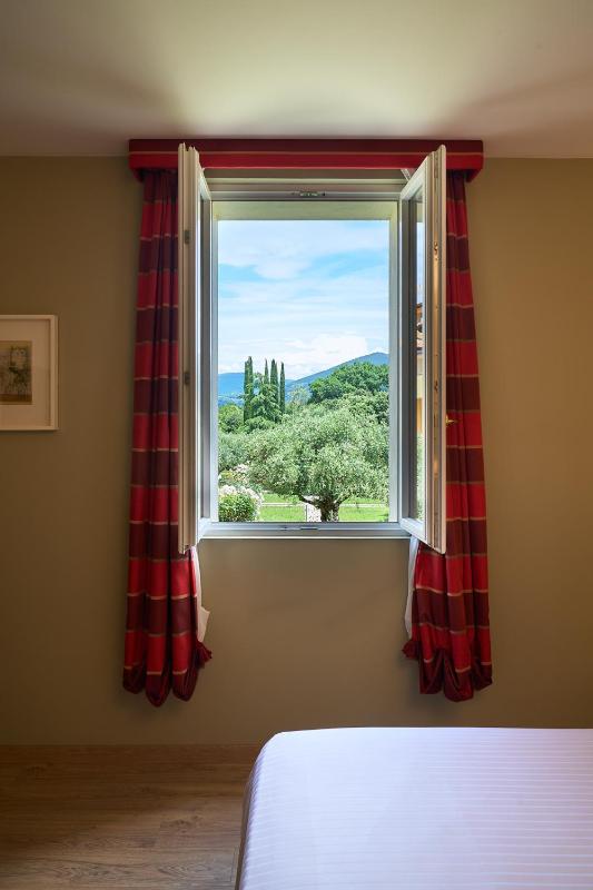 Classic Double Room image 3