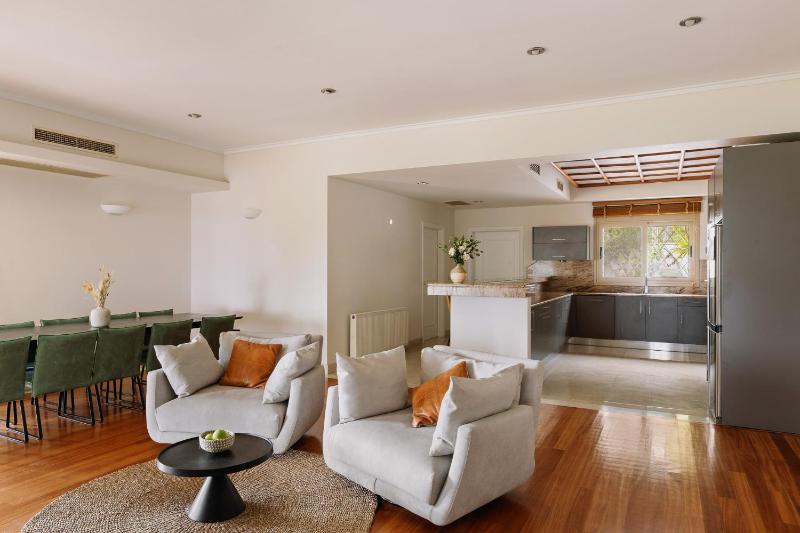 Bello Blu Estate Luxury Mediterranean Villa - image 16