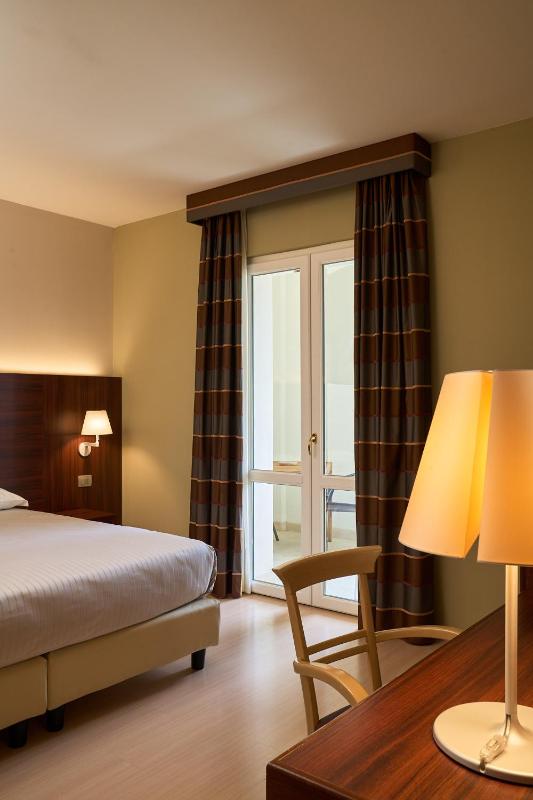 Superior Double Room image 3