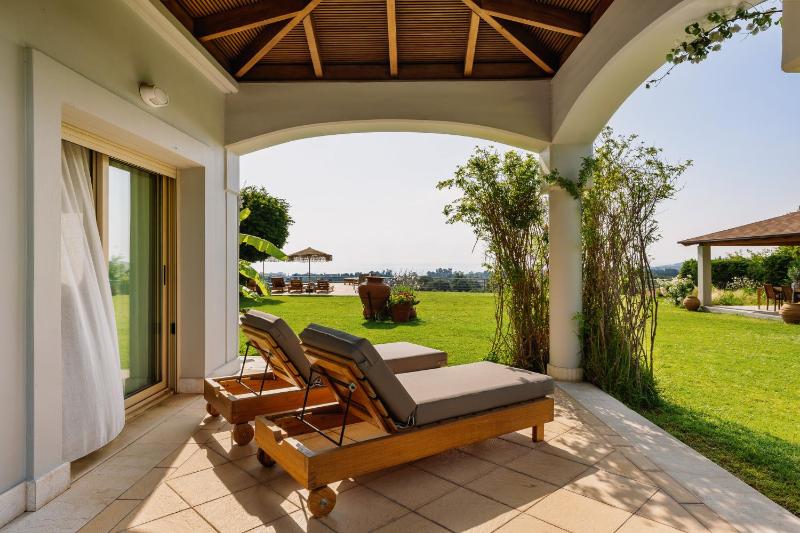 Bello Blu Estate Luxury Mediterranean Villa - image 12