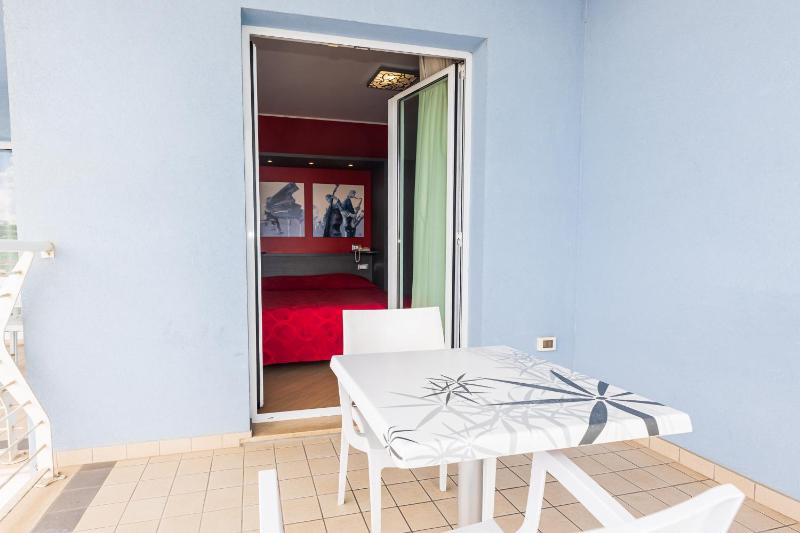 Studio (2 Adults) image 1