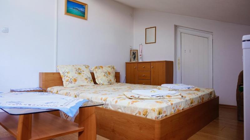 Standard Quadruple Room image 3