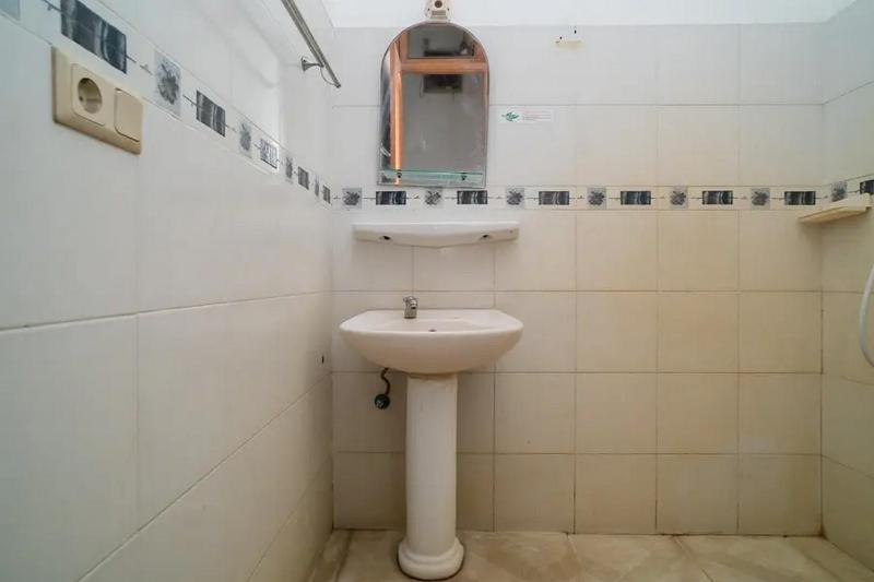 Puri Saras Bintaro Syariah Mitra RedDoorz - image 5