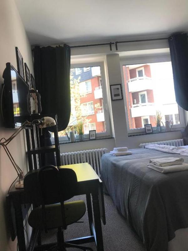 Triple Room with Shared Bathroom image 3
