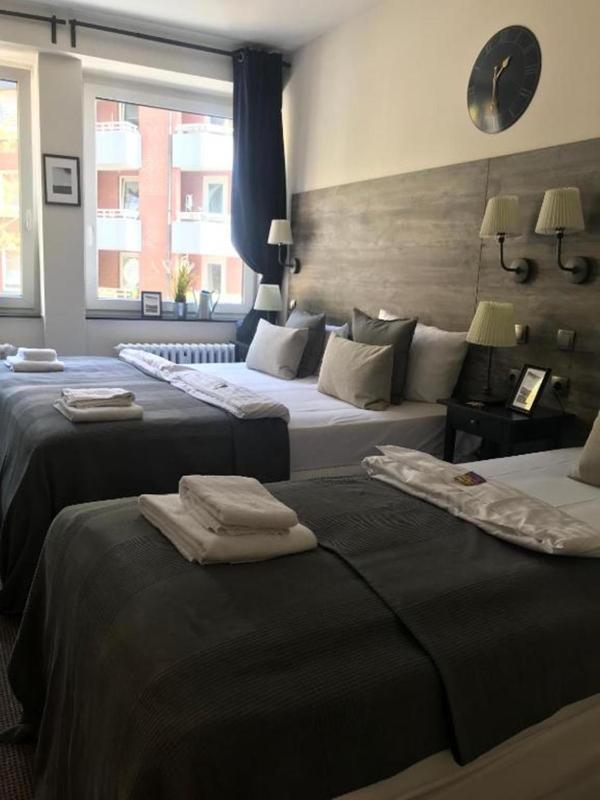 Triple Room with Shared Bathroom image 1