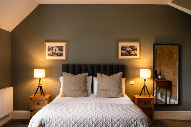 King Room with Balcony image 2