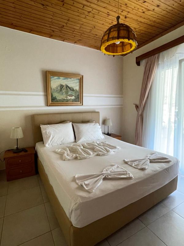 Three Bedroom Apartment with Terrace image 2