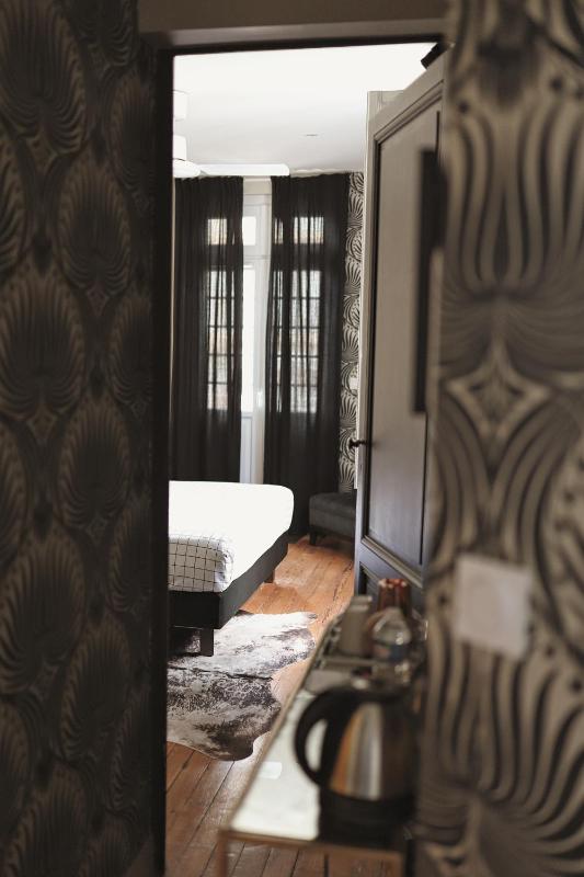 Deluxe Double Room with Balcony image 2