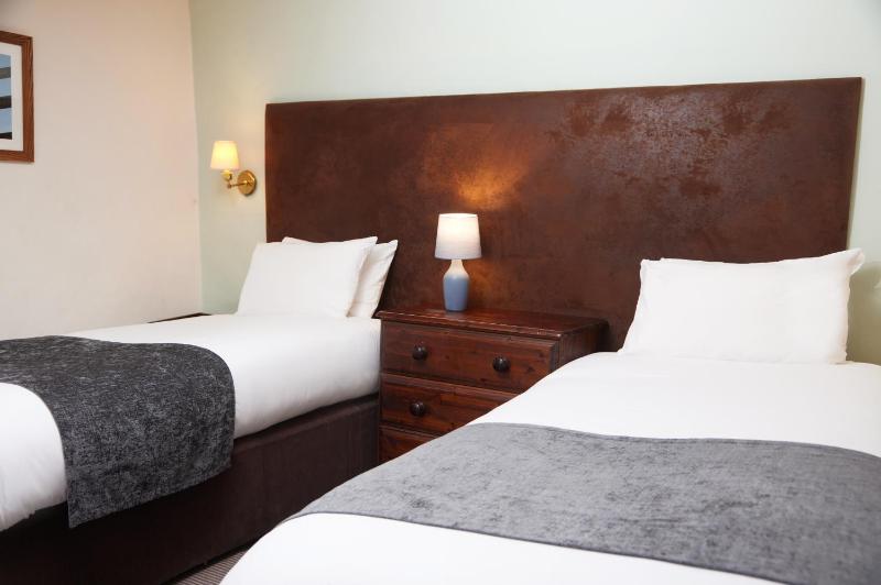 Twin Room image 1