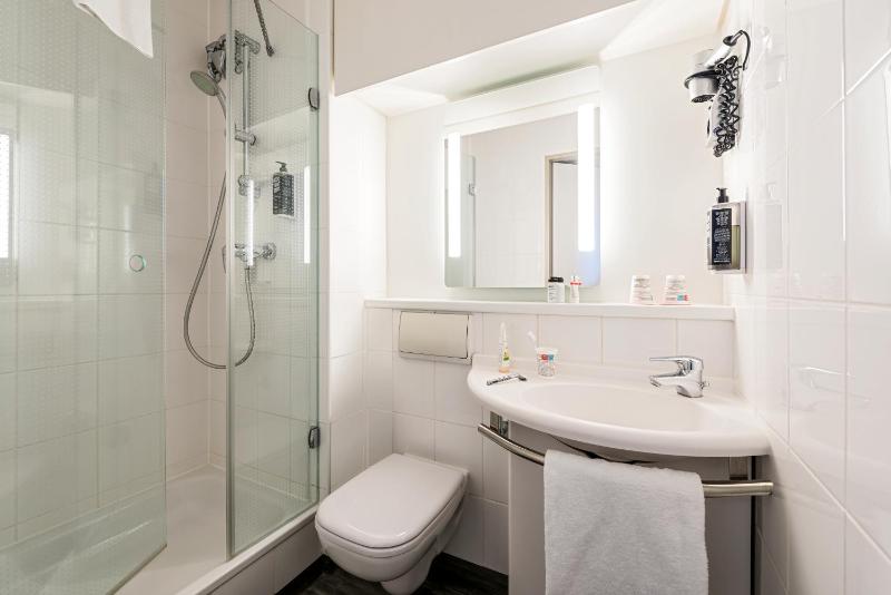 Standard Double Room image 2