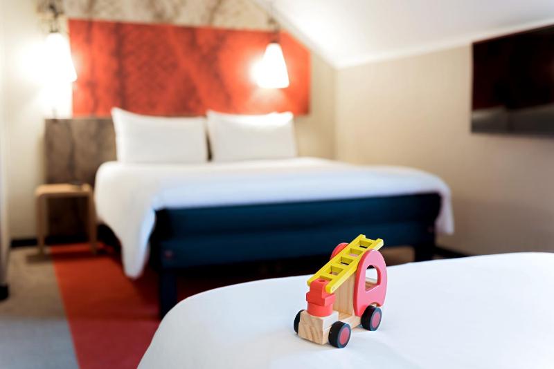 Standard Double Room image 3