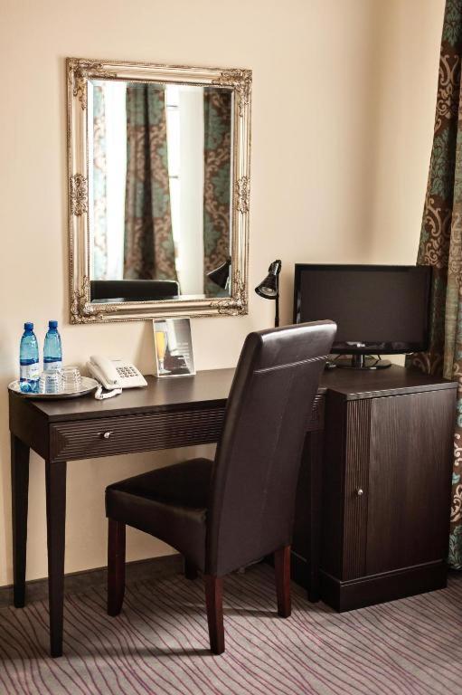 Twin Room image 3