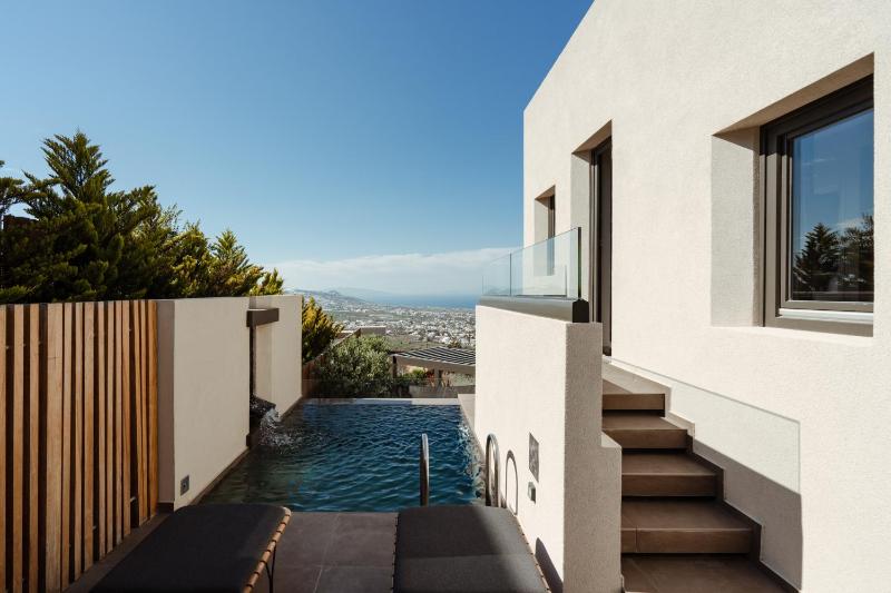 Honeymoon Suite with Outdoor Heated Pool and Sea View image 3