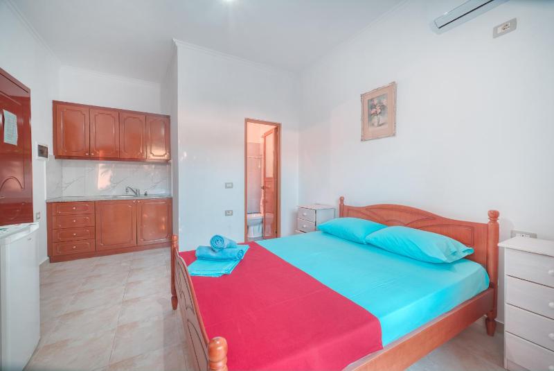 Budget Double Room image 4
