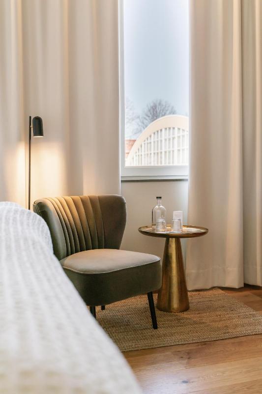 Standard Double Room image 3
