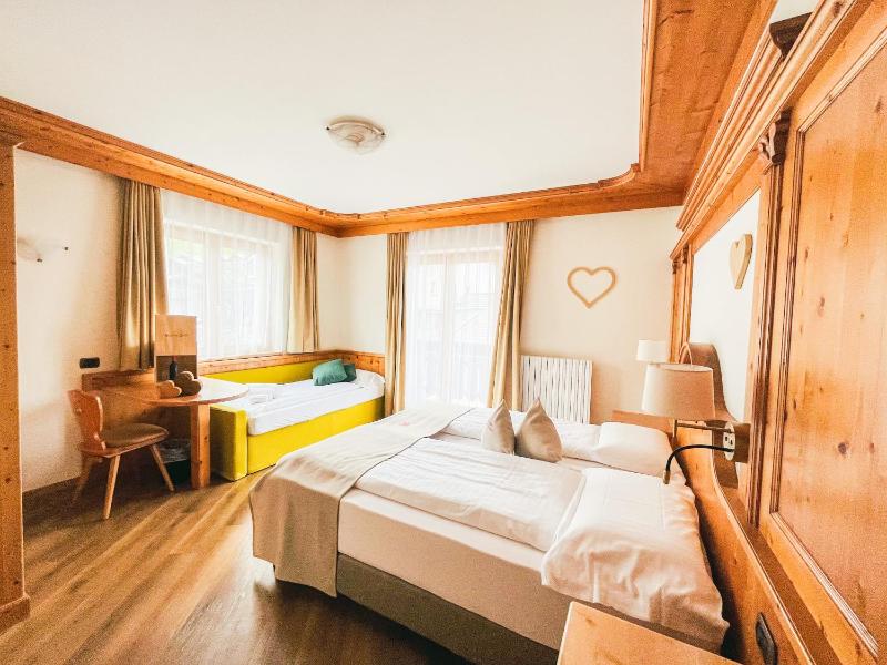 Triple Room with Balcony image 2
