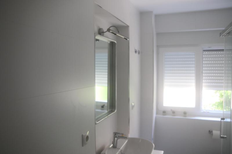 Piso céntrico con garaje privado gratis - image 38
