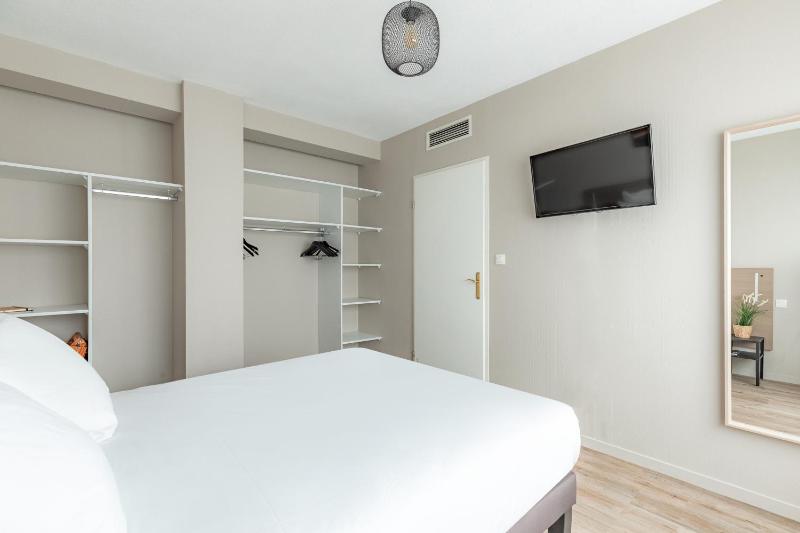 Superior Apartment image 3