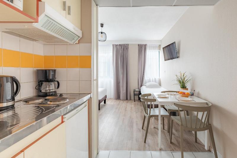 Superior Twin Studio image 3