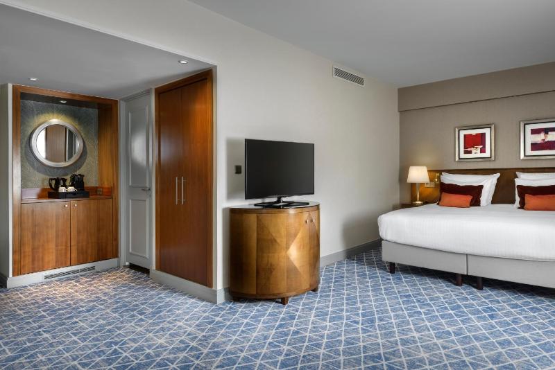 Deluxe Room King image 4