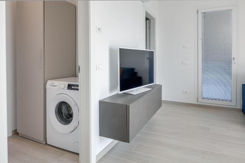 One Bedroom Deluxe Apartment image 3