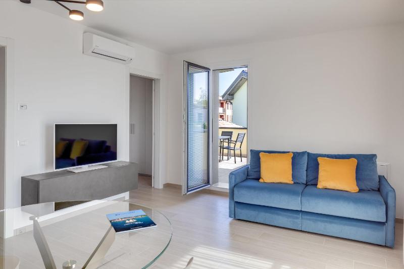 One-Bedroom Apartment image 2